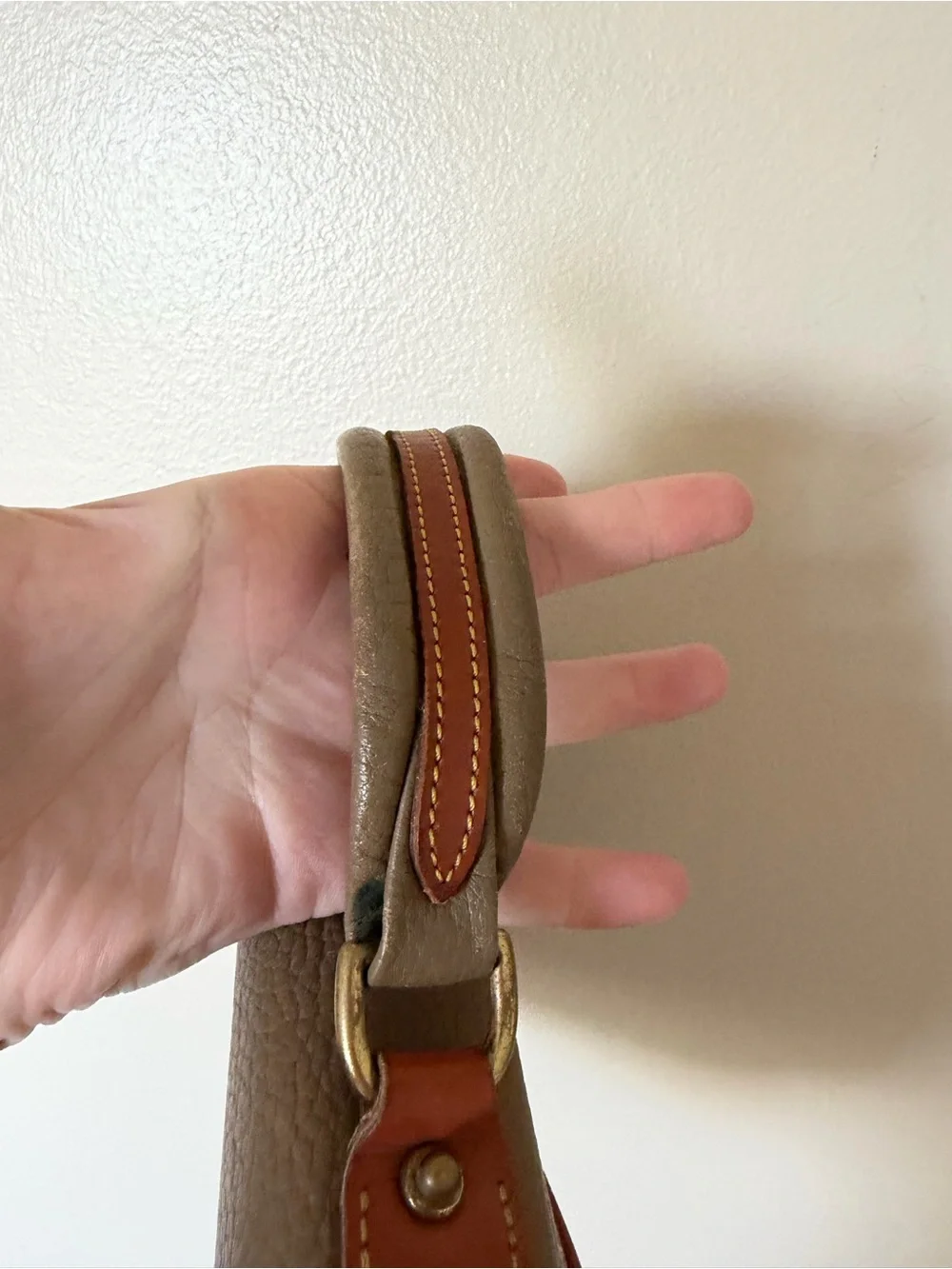 DOONEY & BOURKE Vintage Surrey Bag Crossbody Handbag in Tan & Brown
